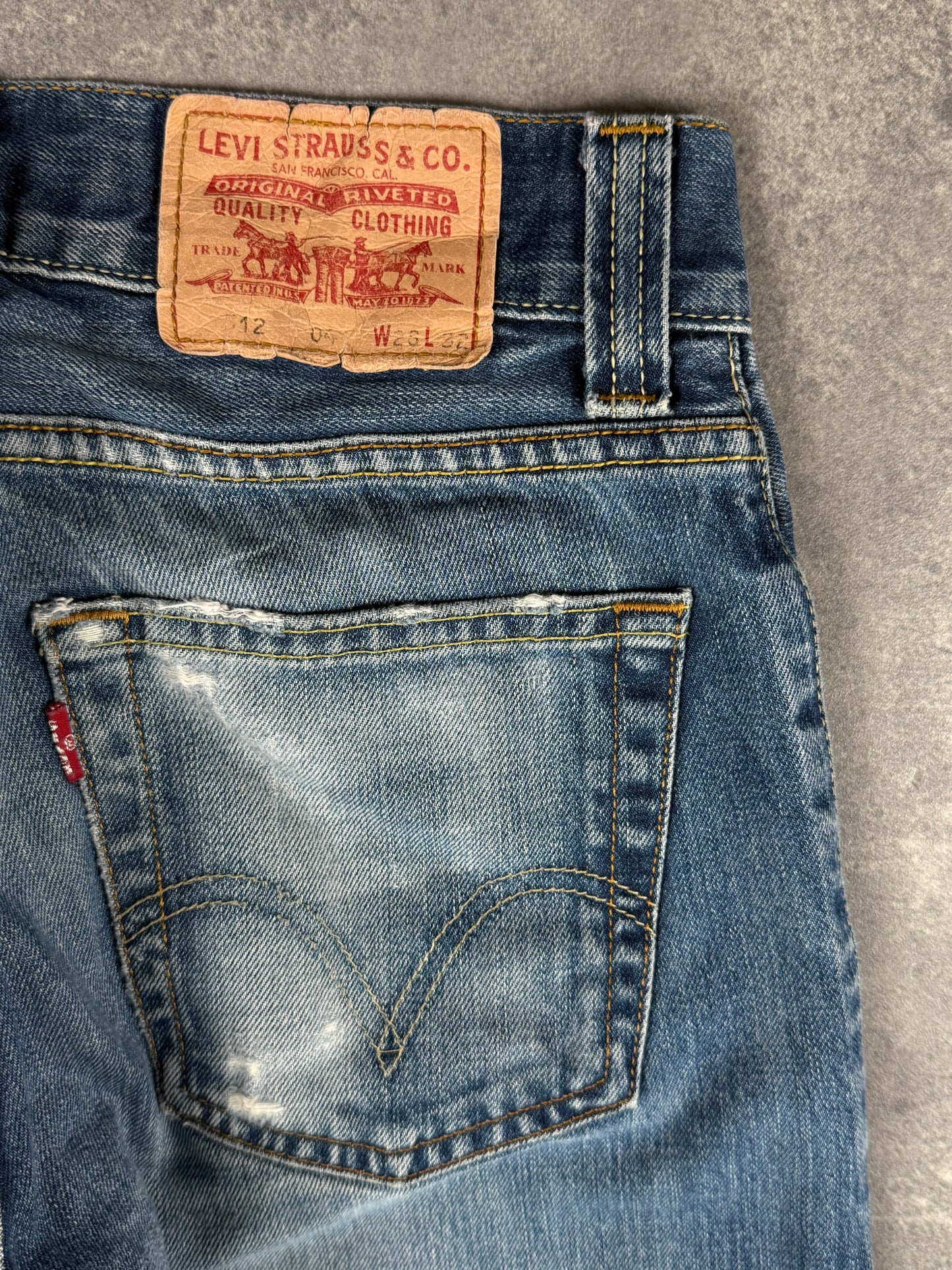 Levi’s bootcut Jeans (W28/L32)