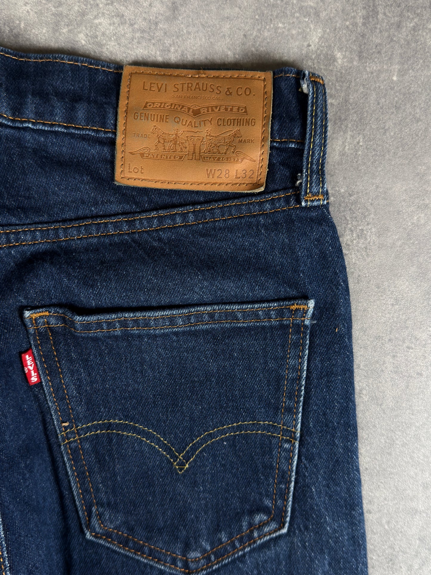 Leviβs Bootcut Jeans (W28/L32)