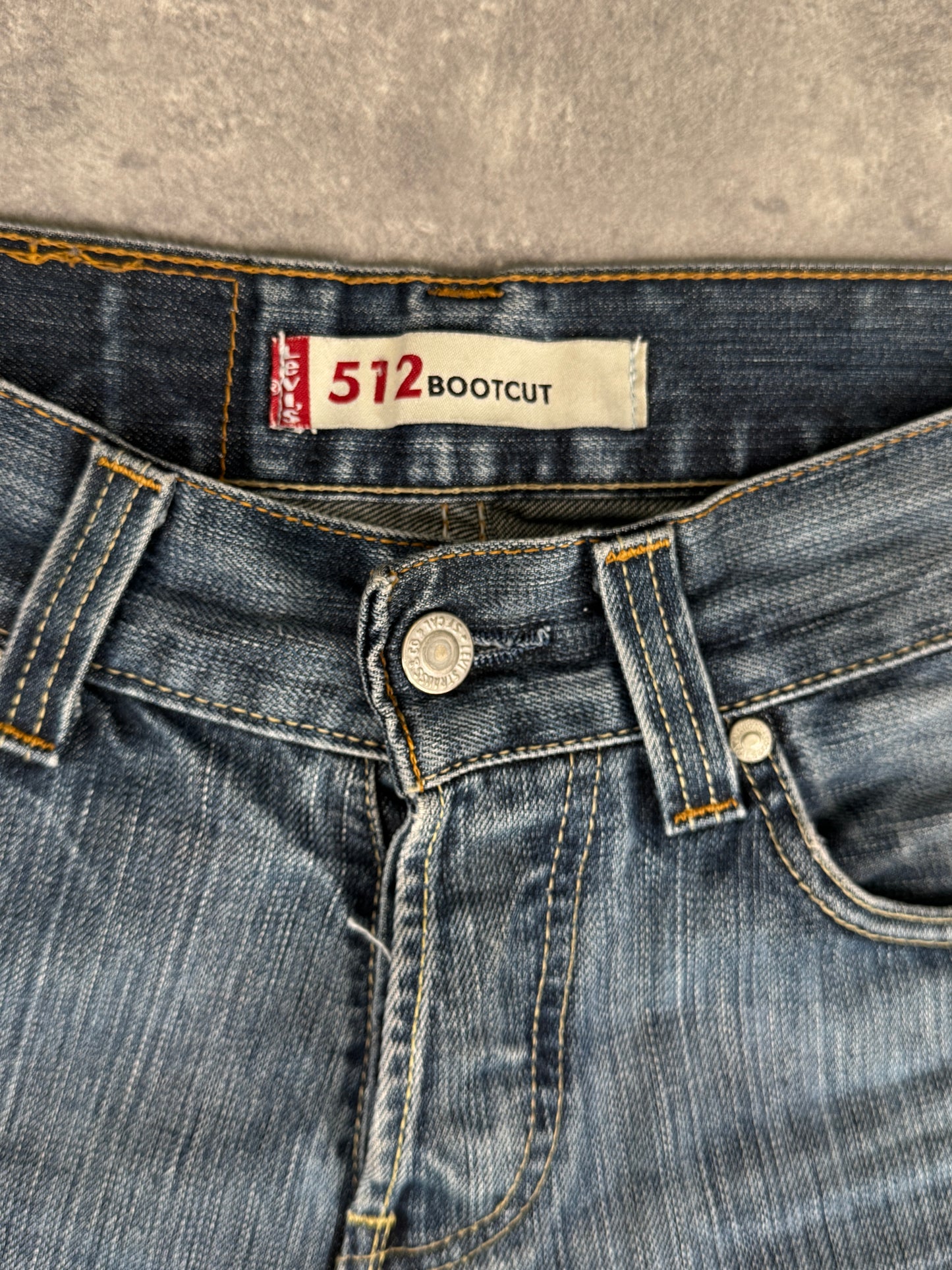 Levi’s bootcut Jeans (W27/L32)
