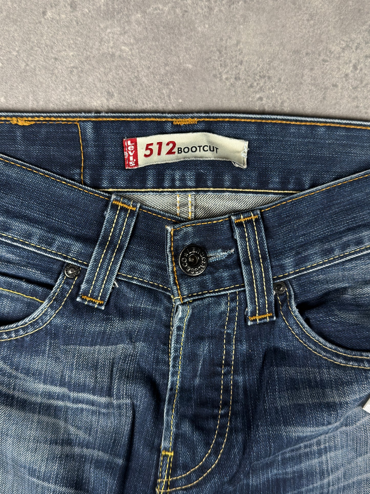 Levi’s bootcut Jeans (W28/L32)