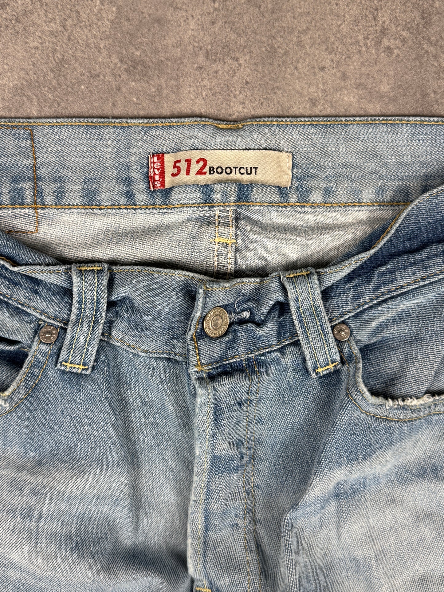 Levi’s bootcut Jeans  (W34/L34-36)
