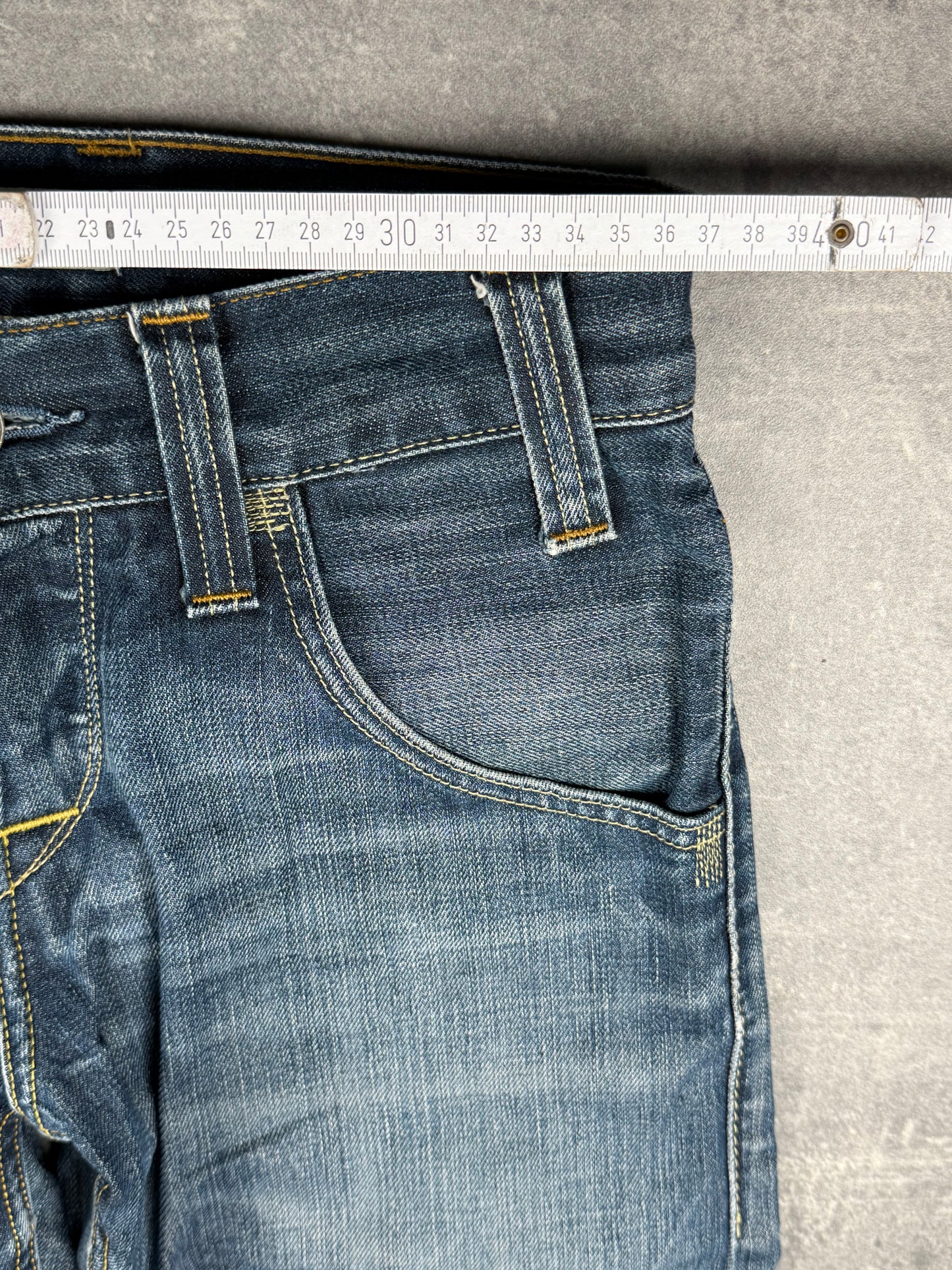 Levi’s bootcut Jeans (W28/L32)