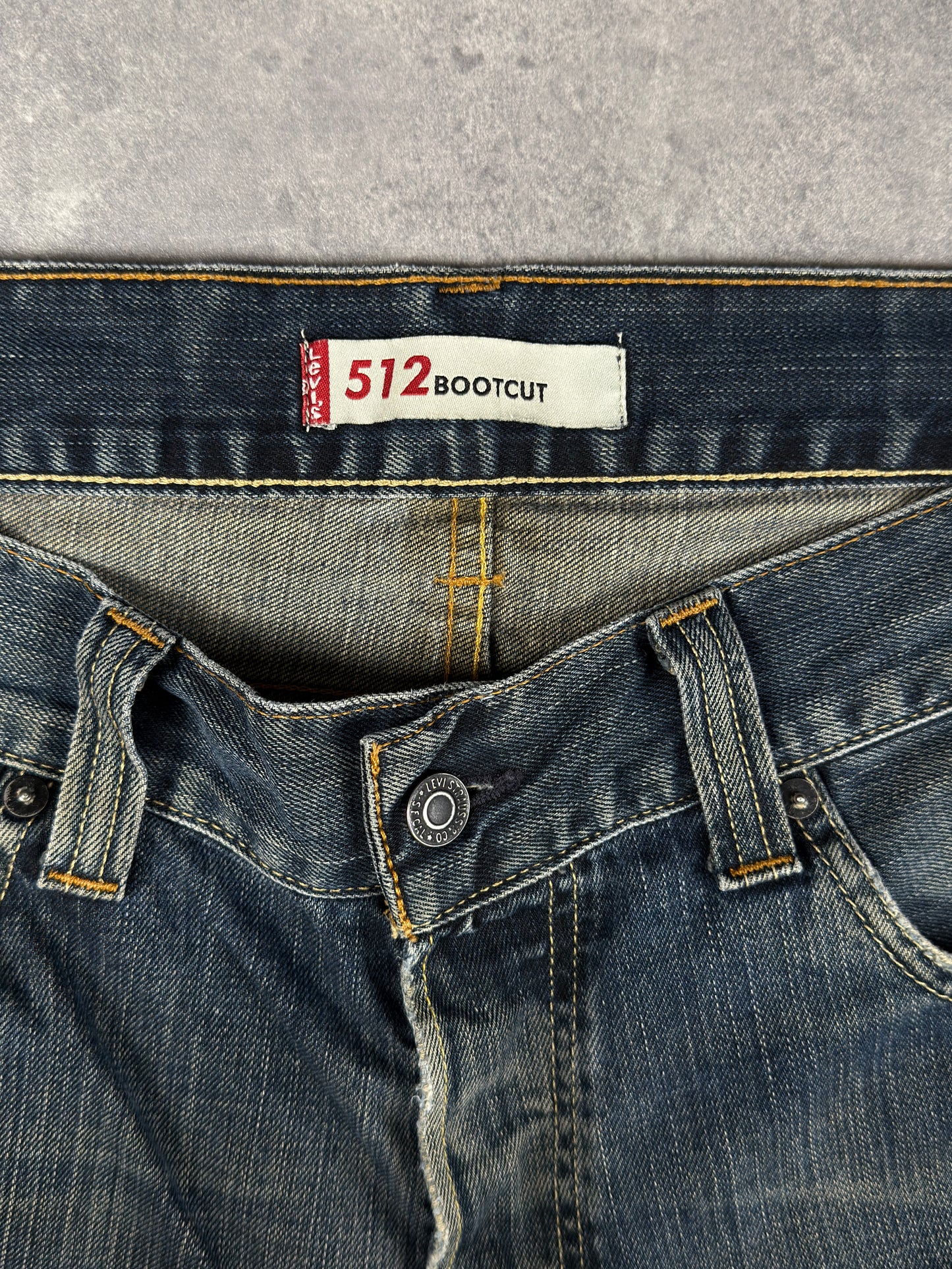 Levi’s bootcut Jeans (W34/L34-36)