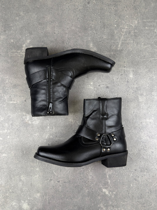 Harness Boots (43)