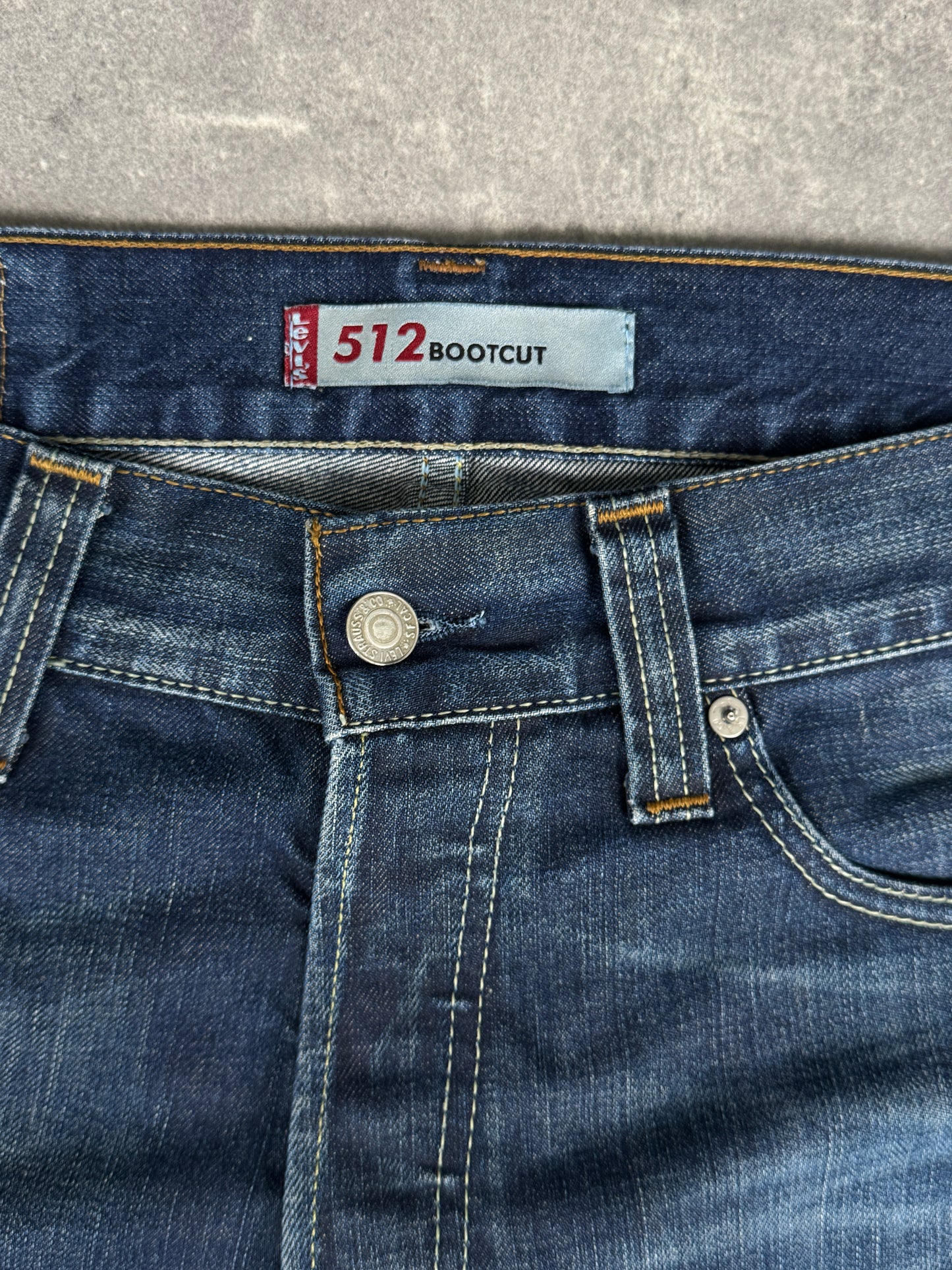Levi’s bootcut Jeans (W34/L32)