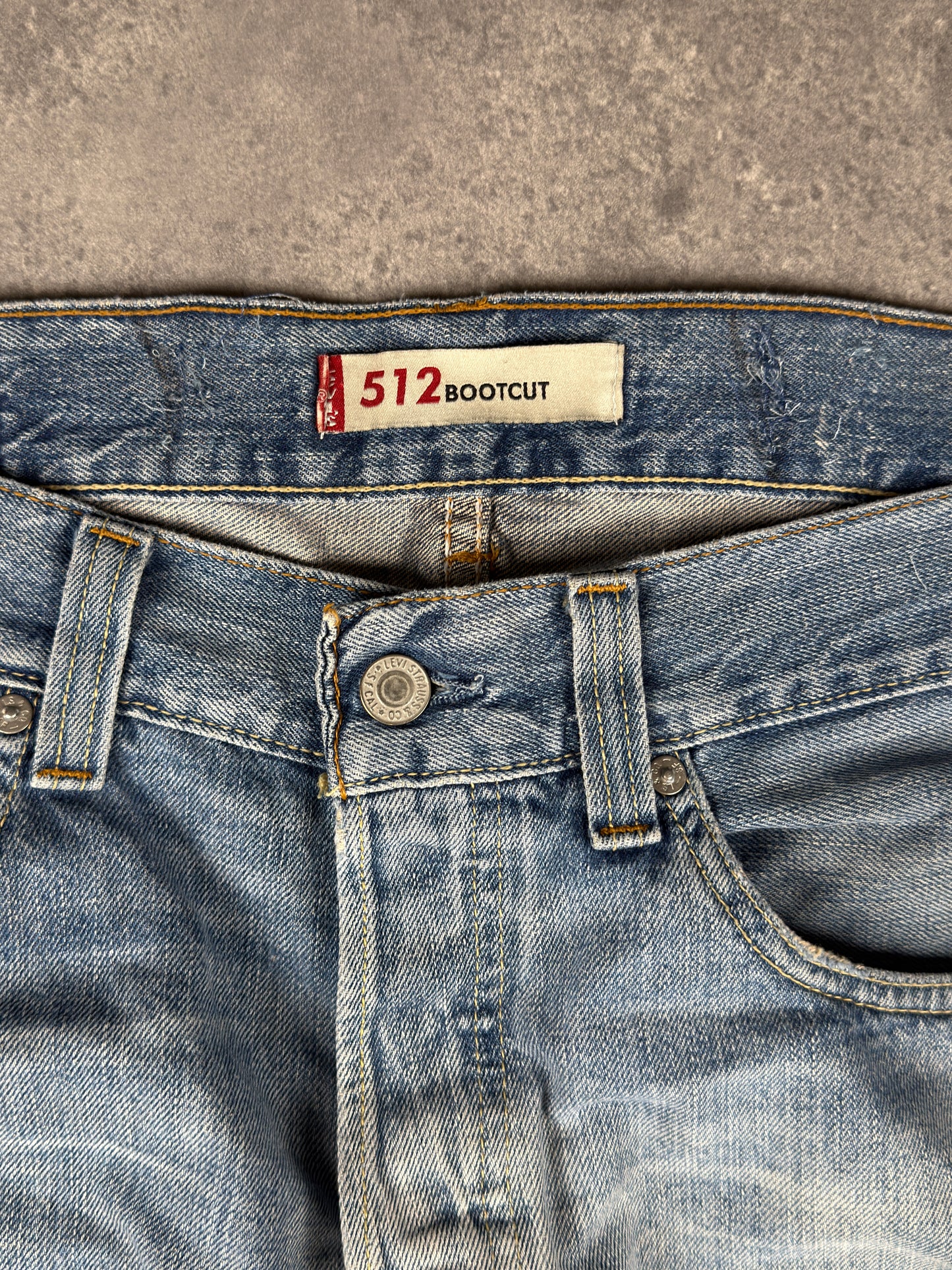 Levi’s bootcut Jeans (W34/L34-36)
